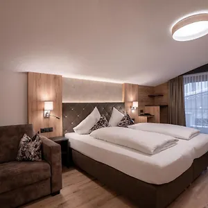 Alphotel Garni Salner 4* Ischgl